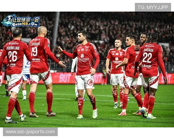 埃因霍温欧冠主场大胜首胜荷甲球队进攻实力大放异彩