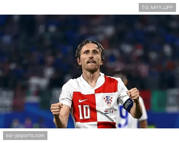 特写:37岁的莫德里奇替补登场,用经验稳住皇马的晋级希望