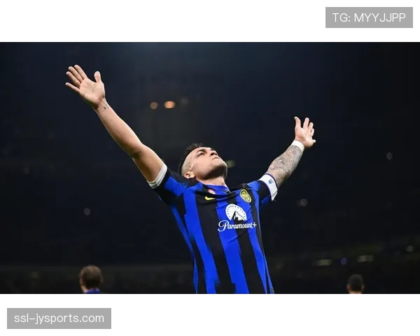 国际米兰主场梅阿查球场为欧冠比赛完成草皮紧急更换